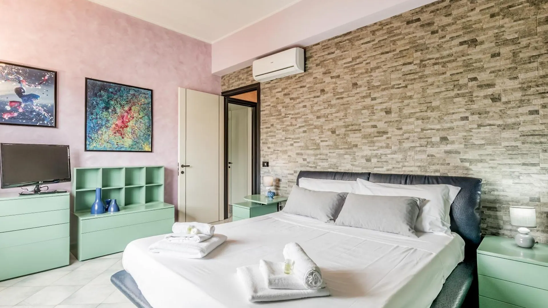 Herons Bright Apartment Close Metro Station Rome Italy